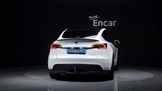 Tesla Y AWD 2021 4