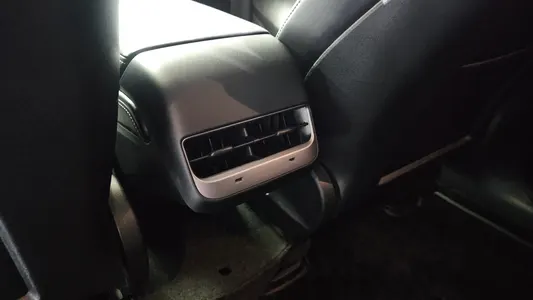Tesla Y AWD 2021 34