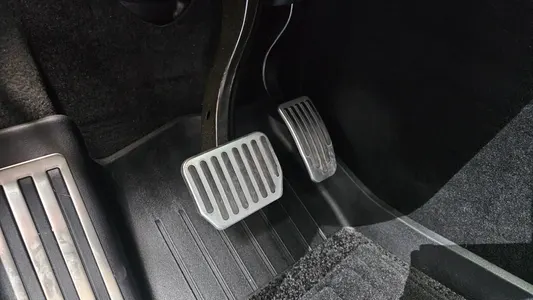Tesla Y AWD 2021 29