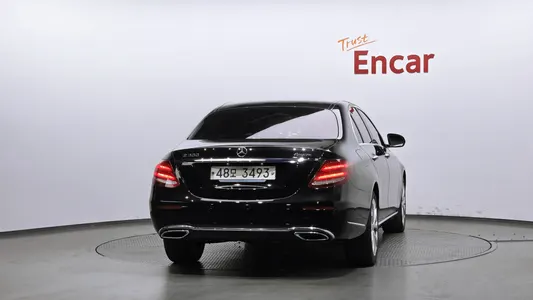 Mercedes-Benz E-Class W213 E220d 4MATIC 2019 4