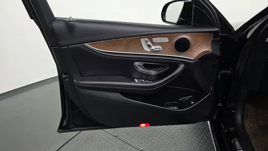 Mercedes-Benz E-Class W213 E220d 4MATIC 2019 24