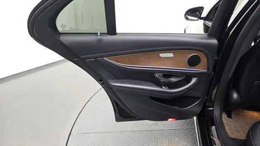 Mercedes-Benz E-Class W213 E220d 4MATIC 2019 25