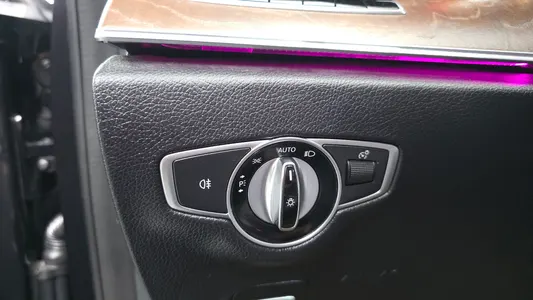 Mercedes-Benz E-Class W213 E220d 4MATIC 2019 28