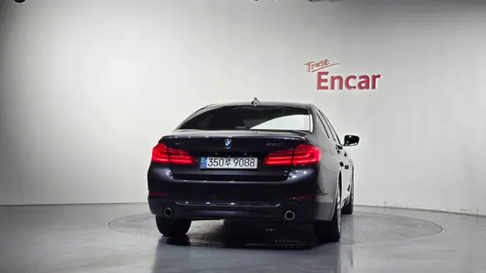 BMW 5 Series (G30) 530i xDrive 2018 4