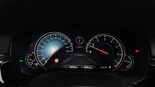 BMW 5 Series (G30) 530i xDrive 2018 8