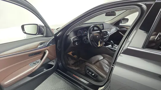 BMW 5 Series (G30) 530i xDrive 2018 10