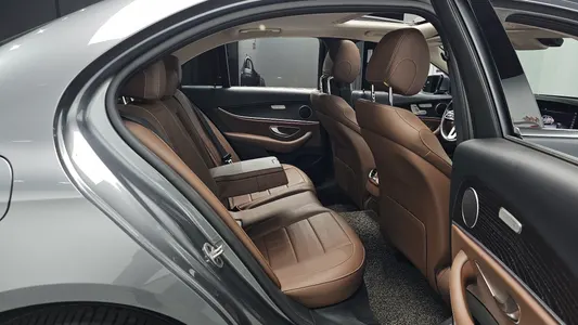 Mercedes-Benz E-Class W213 E220d 2019 11