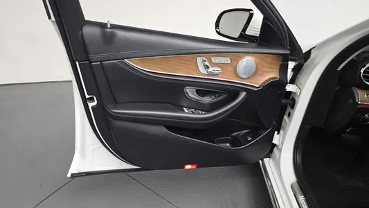 Mercedes-Benz E-Class W213 E300 4MATIC 2018 24