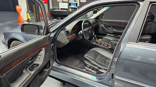 BMW 7 Series 740iL 2001 10