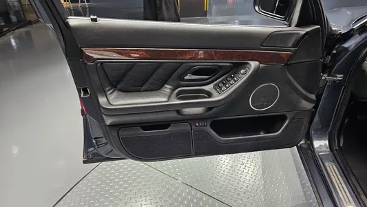 BMW 7 Series 740iL 2001 24