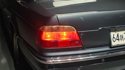 BMW 7 Series 740iL 2001 23