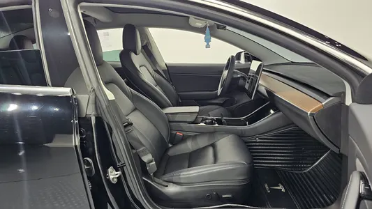 Tesla 3 AWD 2020 11