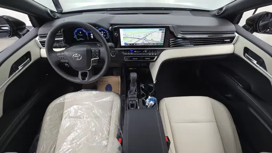 Toyota (XV80) 2.5 XLE 2026 7