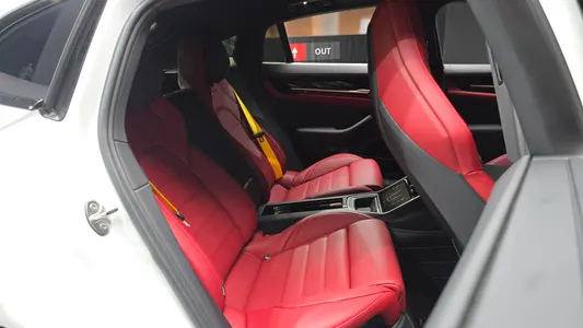 Porsche (976) 2.9 AWD 2025 11