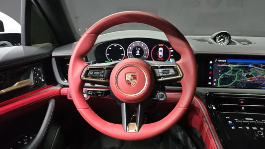Porsche (976) 2.9 AWD 2025 13