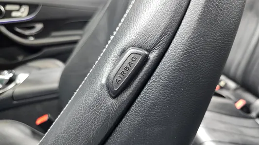 Mercedes-Benz E-Class W213 E220d 2019 32