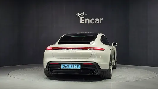 Porsche 타이칸 GTS 2022 4