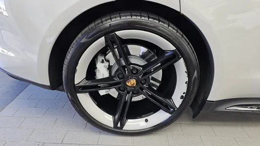 Porsche 타이칸 GTS 2022 5