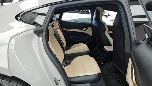 Porsche 타이칸 GTS 2022 12