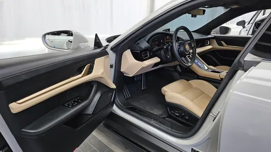 Porsche 타이칸 GTS 2022 10