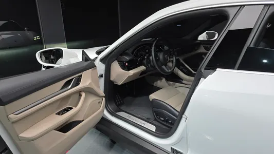 Porsche 타이칸 4S 2025 10