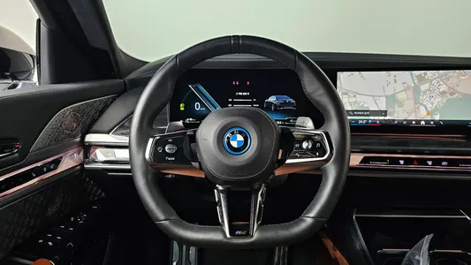 BMW 7 Series (G70) 750e xDrive M 2023 12