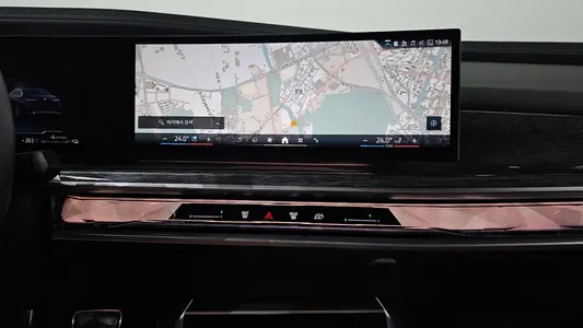 BMW 7 Series (G70) 750e xDrive M 2023 13