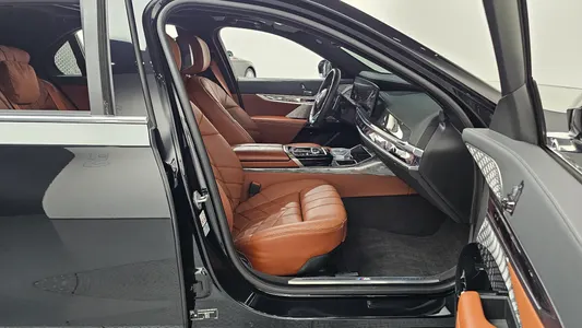 BMW 7 Series (G70) 750e xDrive M 2023 26