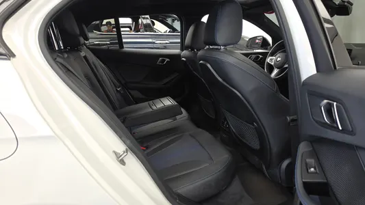 BMW 1 Series (F40) 120i M 2023 12