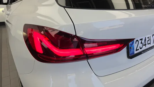 BMW 1 Series (F40) 120i M 2023 23