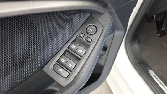 BMW 1 Series (F40) 120i M 2023 28