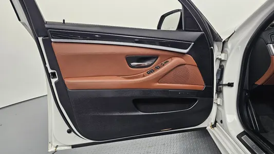 BMW 5 Series (F10) 520d M 2016 24