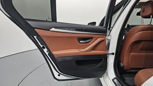 BMW 5 Series (F10) 520d M 2016 25