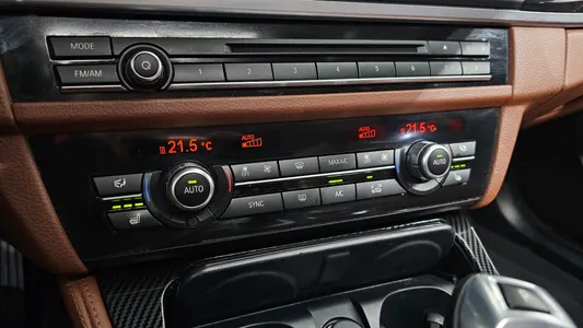 BMW 5 Series (F10) 520d M 2016 33