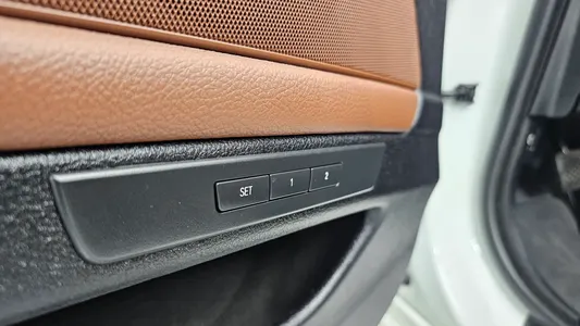 BMW 5 Series (F10) 520d M 2016 28