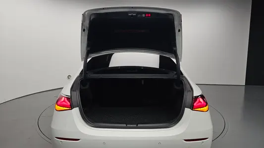 Mercedes-Benz E-Class W214 E450 4MATIC 2024 31