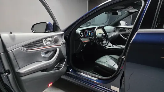 Mercedes-Benz E-Class W213 E220d 4MATIC AMG Line 2021 10
