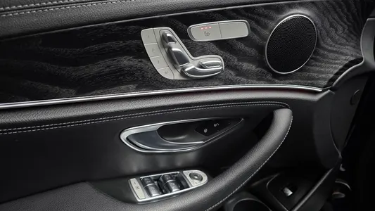 Mercedes-Benz E-Class W213 E220d 4MATIC AMG Line 2021 19