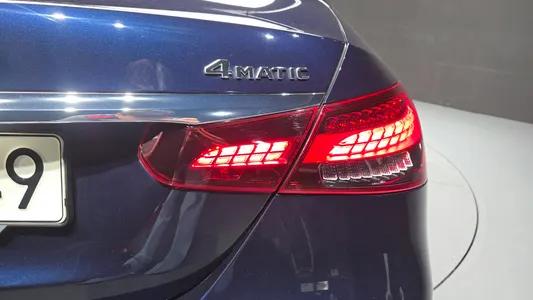 Mercedes-Benz E-Class W213 E220d 4MATIC AMG Line 2021 23