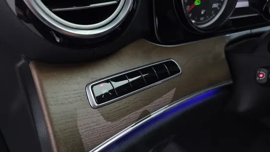 Mercedes-Benz E-Class W213 E220d 4MATIC 2019 27