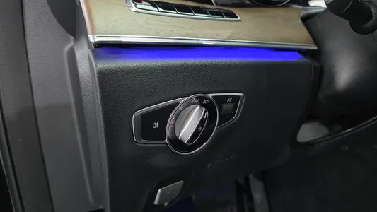 Mercedes-Benz E-Class W213 E220d 4MATIC 2019 28