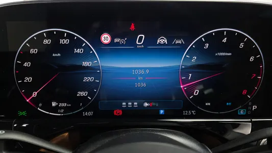 Mercedes-Benz E-Class W214 E300 4MATIC AMG Line 2026 8