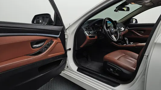 BMW 5 Series (F10) 520d 2014 9