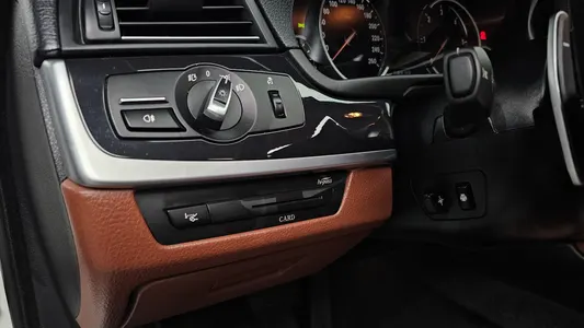 BMW 5 Series (F10) 520d 2014 30