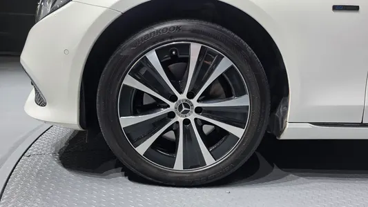 Mercedes-Benz E-Class W213 E300e 4MATIC 2020 5