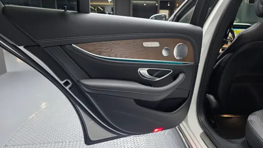 Mercedes-Benz E-Class W213 E300e 4MATIC 2020 25