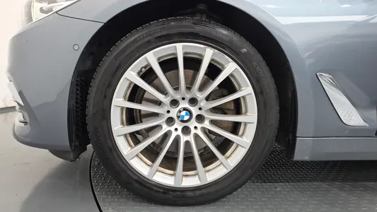 BMW 5 Series (G30) 520i 2019 5