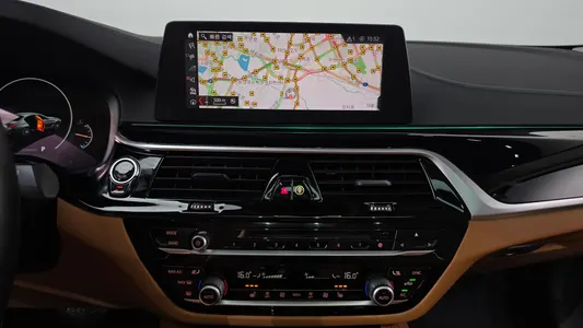 BMW 5 Series (G30) 520i 2019 13
