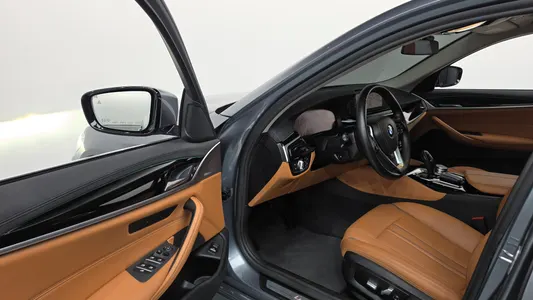 BMW 5 Series (G30) 520i 2019 10