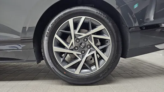 Hyundai (GN7) 2.5 2WD 2023 21